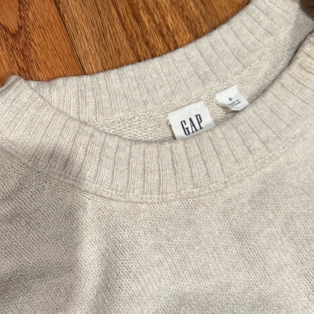 GAP SoftCash Relaxed Crew Neck White/ Wicker / Cream Sweater Small - Picture 2 of 5